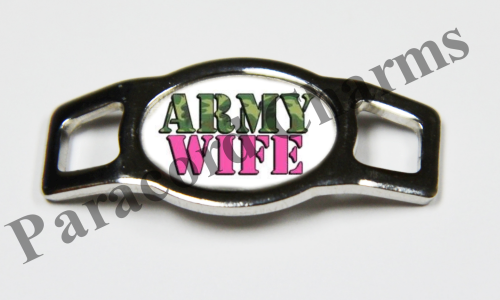 Army Wife  #002  - Click Image to Close